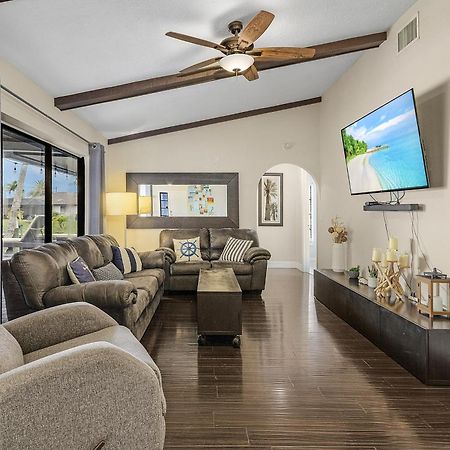 Canal-Front Oasis With Dock And Kayaks In Cape Coral! Exterior photo