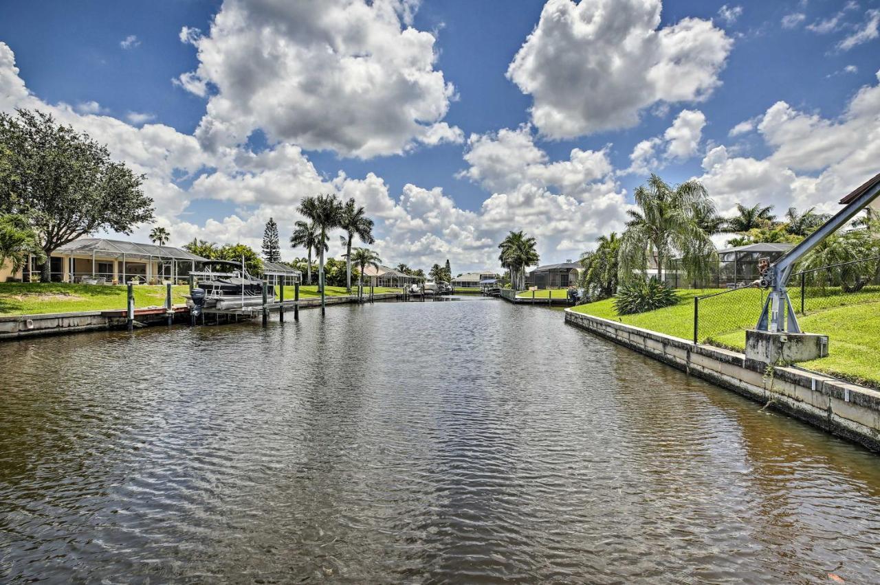 Canal-Front Oasis With Dock And Kayaks In Cape Coral! Exterior photo