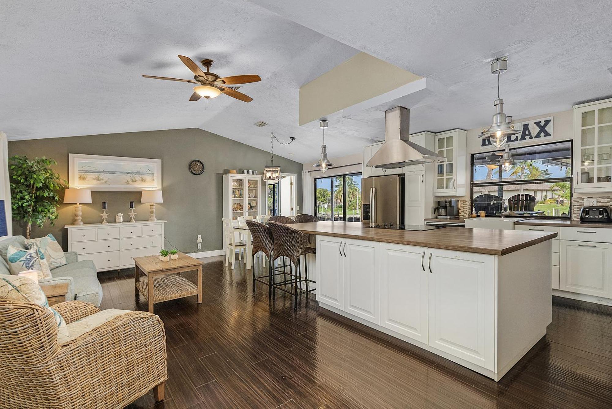 Canal-Front Oasis With Dock And Kayaks In Cape Coral! Exterior photo