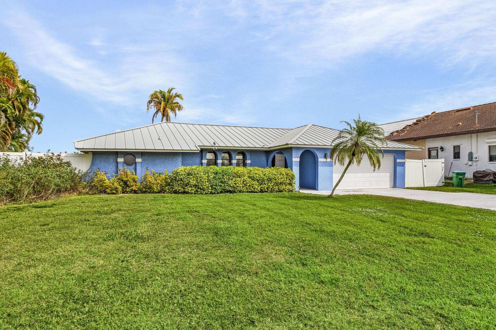 Canal-Front Oasis With Dock And Kayaks In Cape Coral! Exterior photo