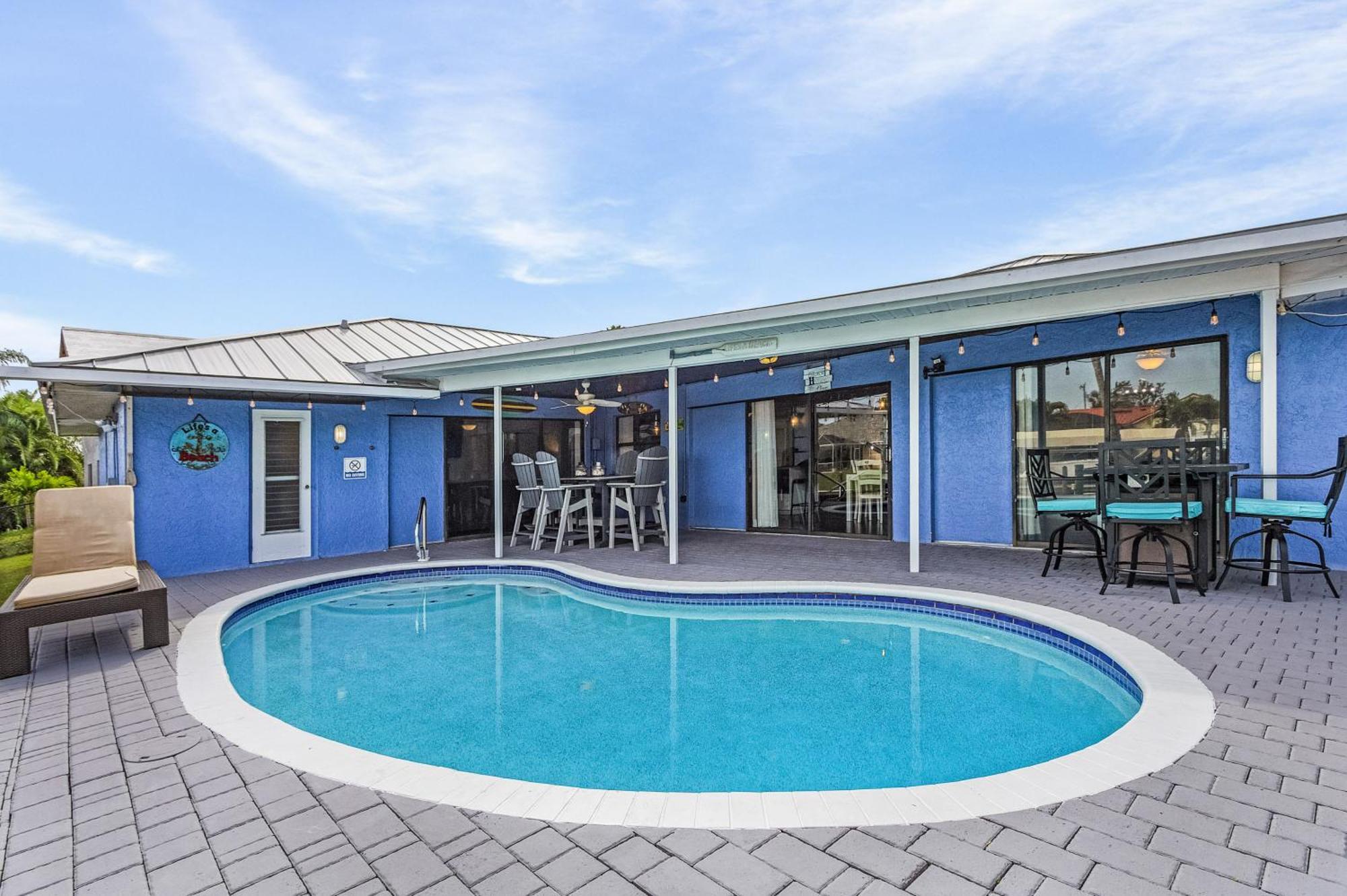 Canal-Front Oasis With Dock And Kayaks In Cape Coral! Exterior photo