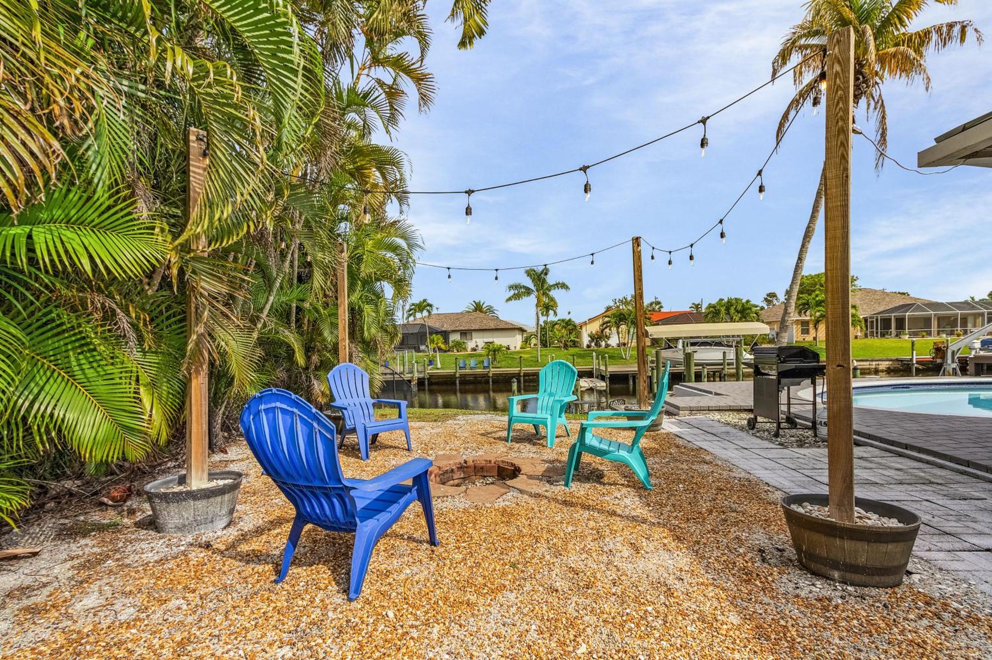 Canal-Front Oasis With Dock And Kayaks In Cape Coral! Exterior photo