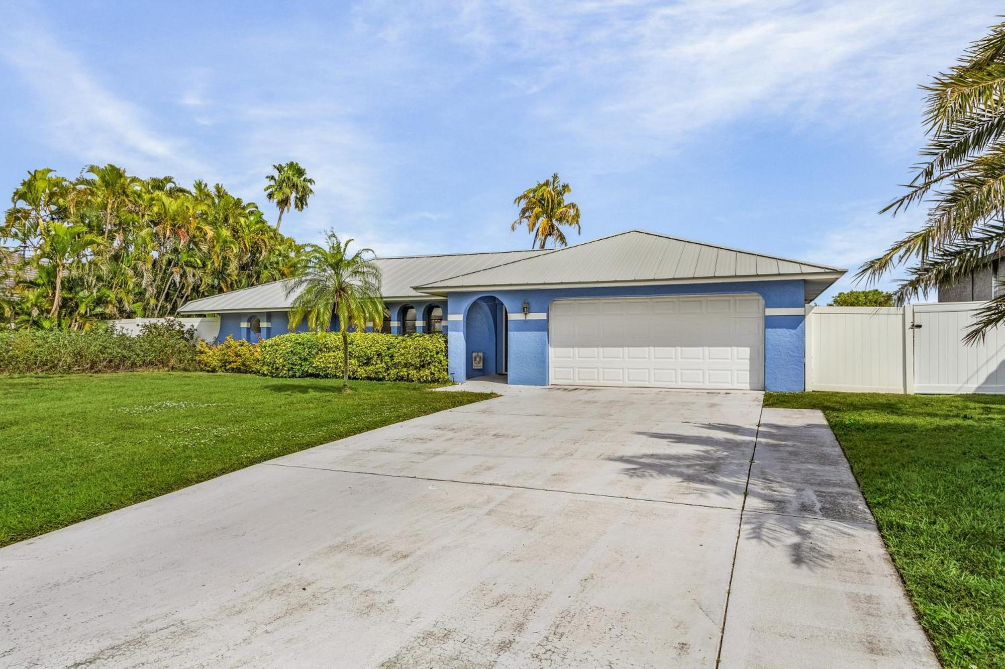 Canal-Front Oasis With Dock And Kayaks In Cape Coral! Exterior photo