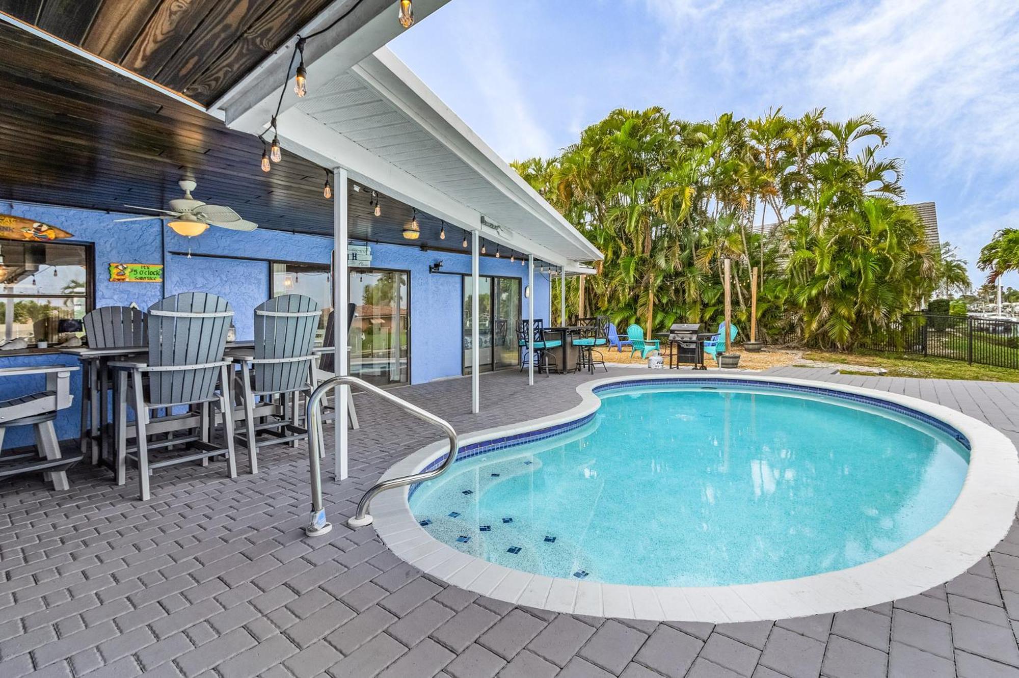 Canal-Front Oasis With Dock And Kayaks In Cape Coral! Exterior photo