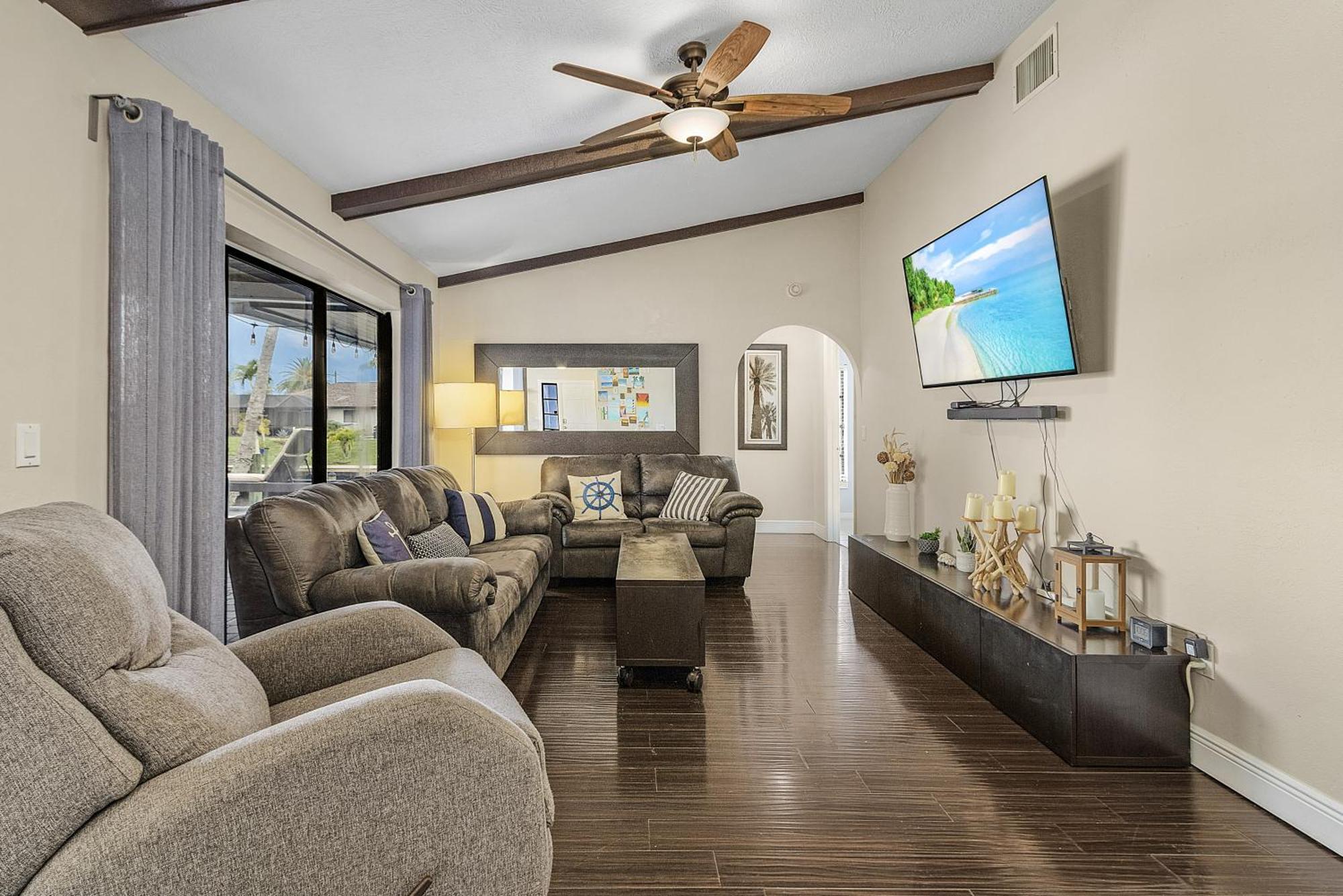 Canal-Front Oasis With Dock And Kayaks In Cape Coral! Exterior photo
